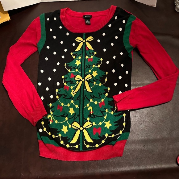 Christmas sweater - Picture 1 of 7